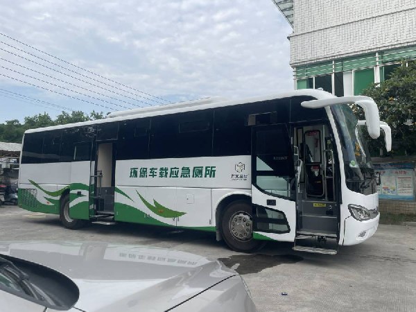 大巴车移动厕所