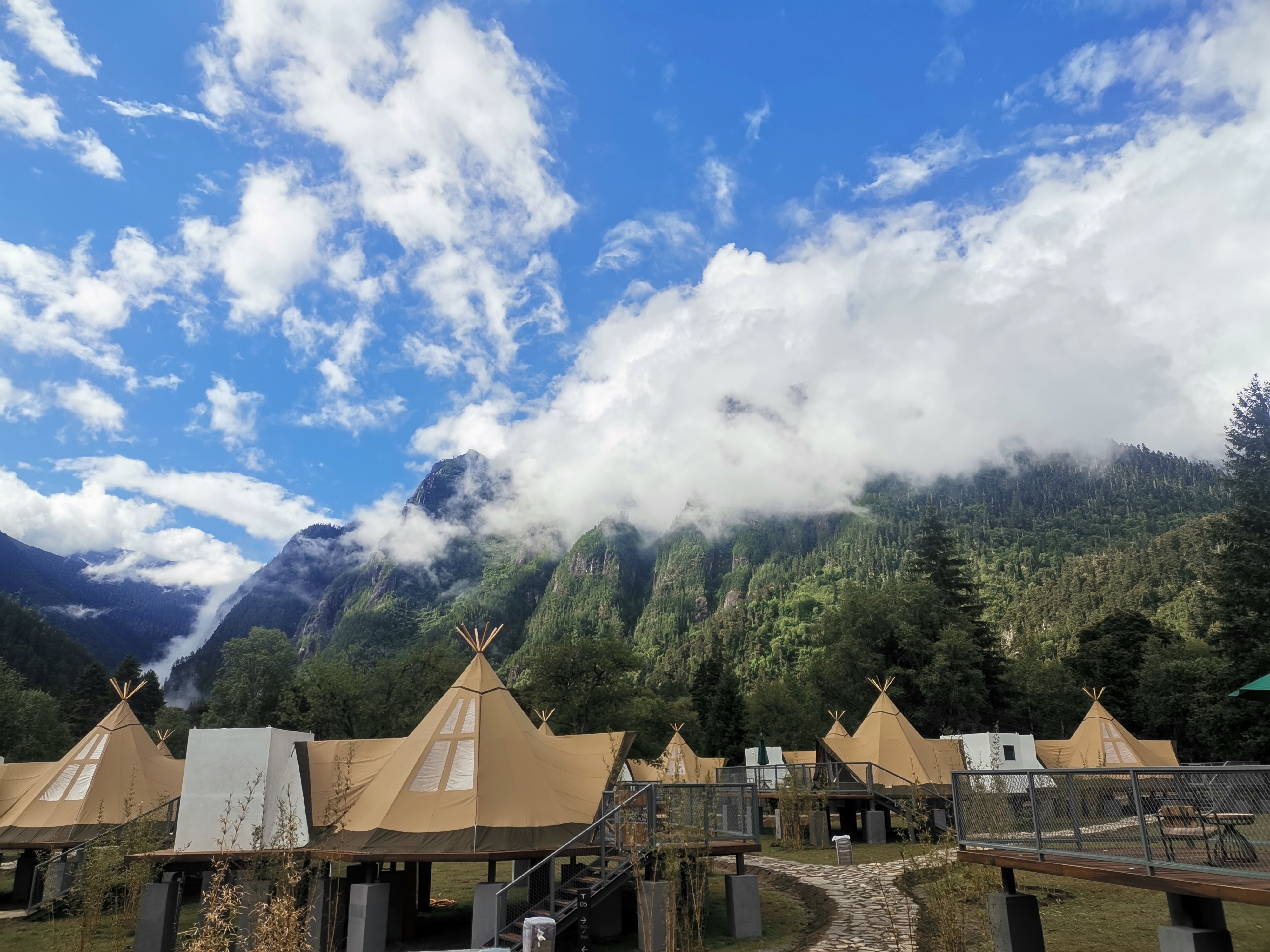 松赞民宿帐篷厕所