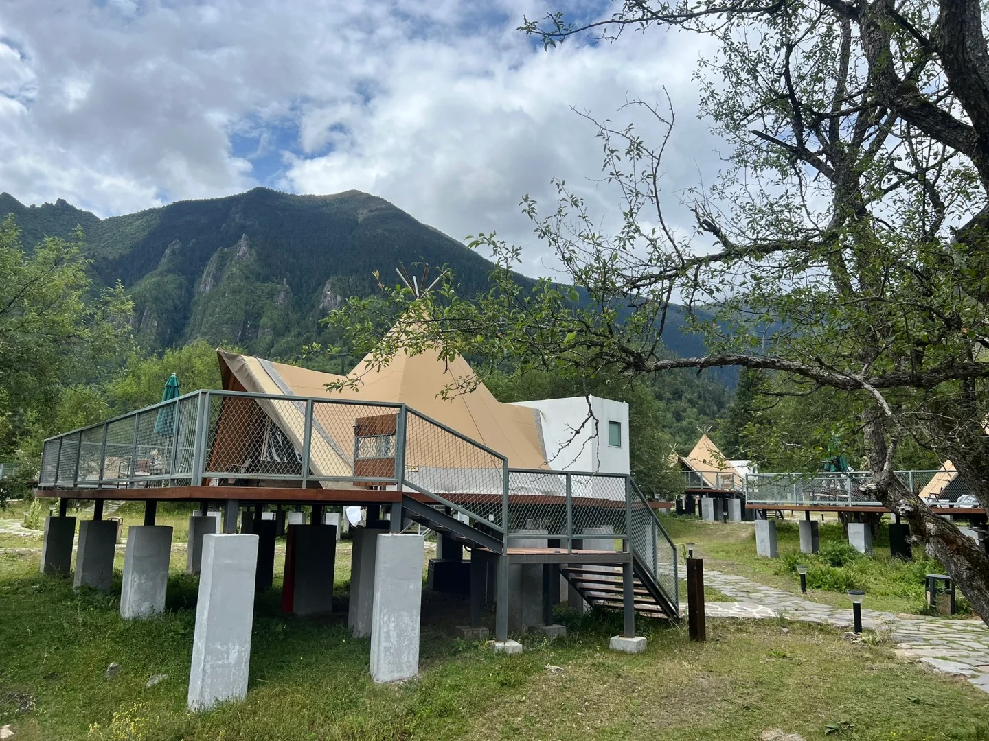 松赞民宿帐篷厕所